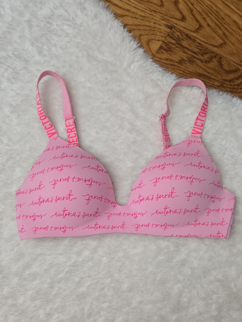 Vicroria's Secret Lightly Lined T-Shirt Bra, Womens 34C